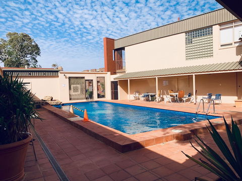 Desert Cave Hotel - Tourism Brisbane 1