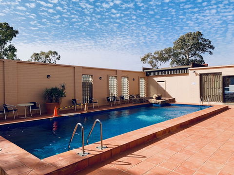 Desert Cave Hotel - Tourism Brisbane 3