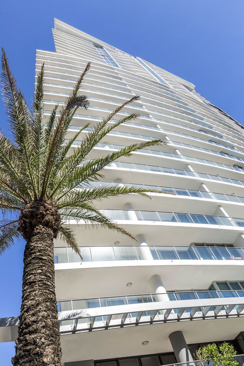 Artique Surfers Paradise - Tourism Brisbane 2