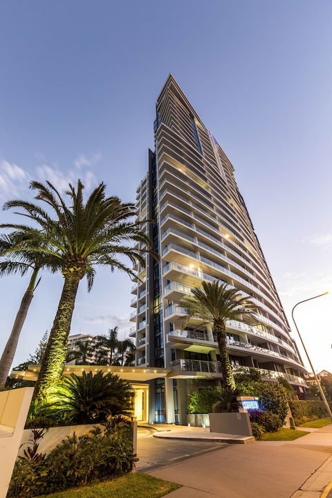 Artique Surfers Paradise - Tourism Brisbane 0