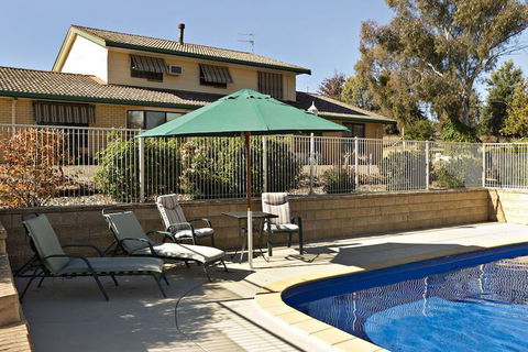 Hilltops Retreat Motor Inn - Brisbane Tourism 2