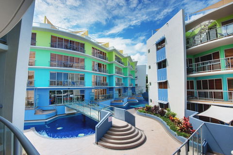 Rolling Surf Resort - Brisbane Tourism 2