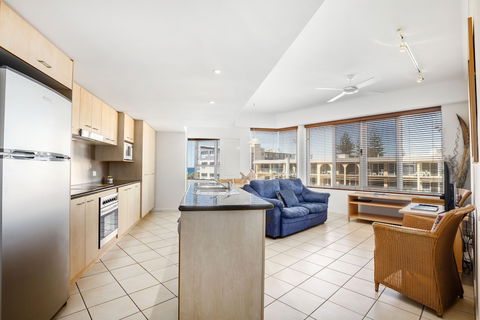 Rolling Surf Resort - Brisbane Tourism 4