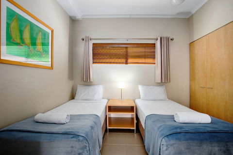 Rolling Surf Resort - Brisbane Tourism 6