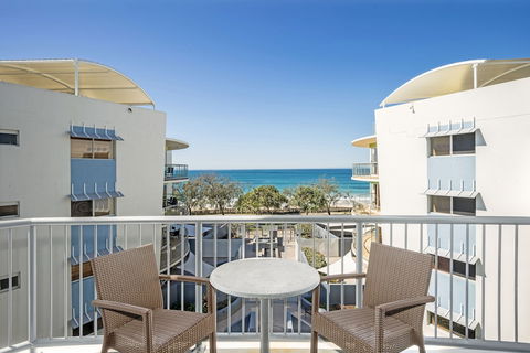 Rolling Surf Resort - Brisbane Tourism 3