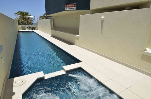 Malibu Mooloolaba - Brisbane 4u 6