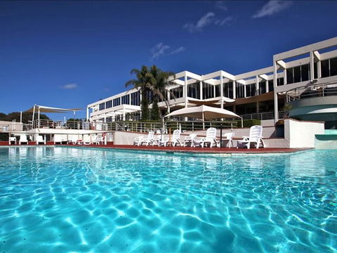 Opal Cove Resort - Tourism Brisbane 0