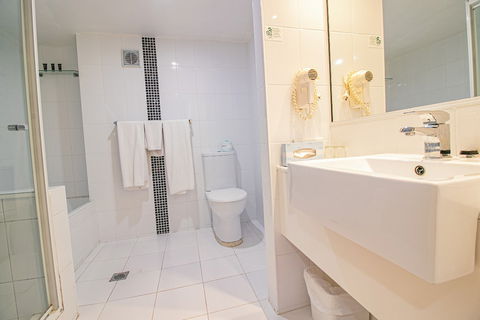 Opal Cove Resort - Tourism Brisbane 6