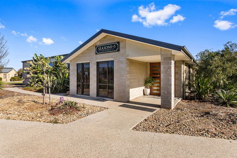 Quality Suites Point Cook Seasons 5 - Brisbane Tourism 2