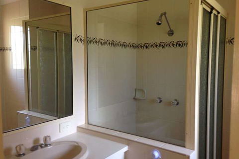 Country Rose Motel Warwick - Brisbane Tourism 5