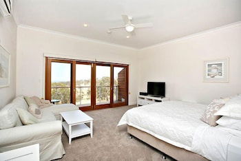 Seascape Retreat - Brisbane Tourism 4