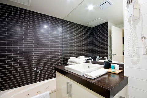 Lorne Bay View Motel - Tourism Brisbane 3