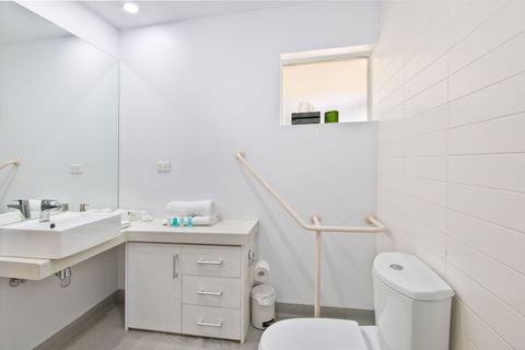 Lorne Bay View Motel - Tourism Brisbane 1