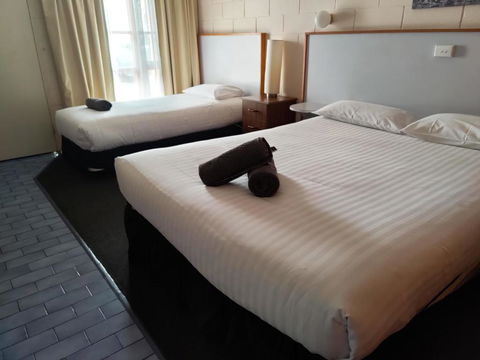 Yarragon Motel - Brisbane Tourism 1