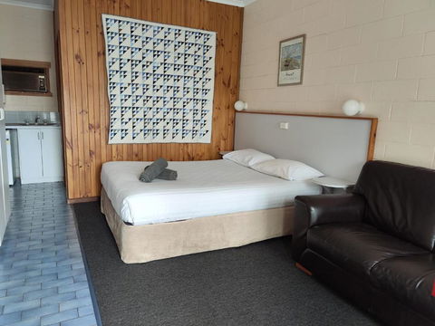 Yarragon Motel - Brisbane Tourism 2