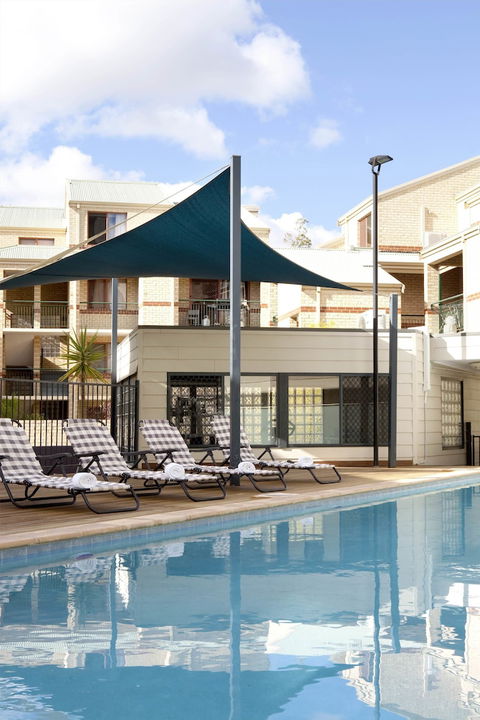 Mont Clare Boutique Apartments - Brisbane Tourism 1