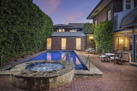 Adelaide Inn - Tourism Brisbane 0