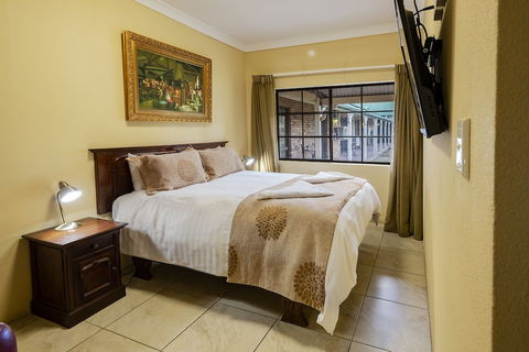 Overlander Homestead Motel - Brisbane Tourism 6