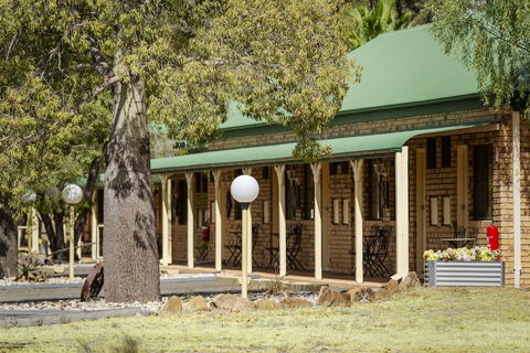 Overlander Homestead Motel - Brisbane Tourism 0