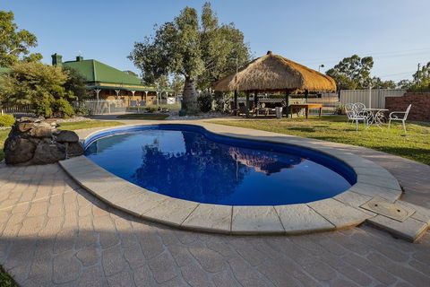 Overlander Homestead Motel - Brisbane Tourism 2