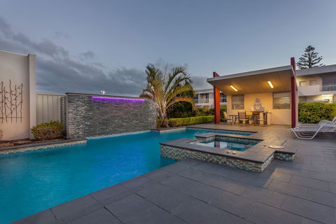 Platinum International - Brisbane Tourism 0