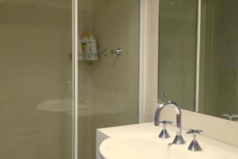 Kingston Terrace Apartments - Brisbane Tourism 6