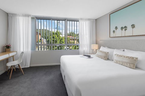 Oaks Nelson Bay Lure Suites - Tourism Brisbane 3