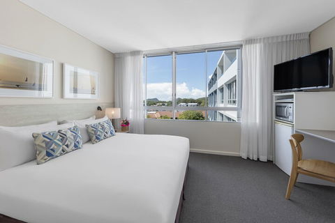 Oaks Nelson Bay Lure Suites - Tourism Brisbane 7