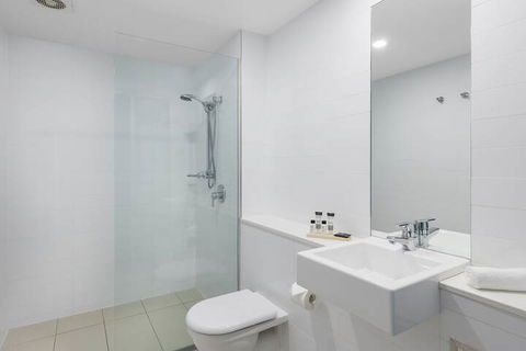 Oaks Nelson Bay Lure Suites - Tourism Brisbane 5