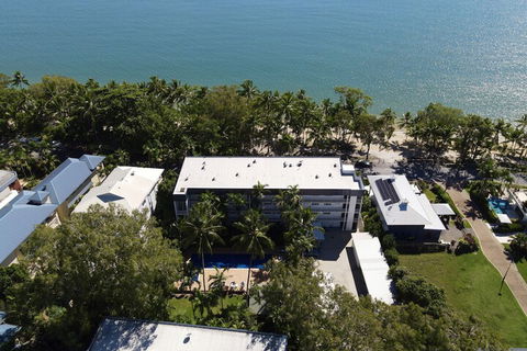 Agincourt Beachfront Apartments - Tourism Brisbane 3