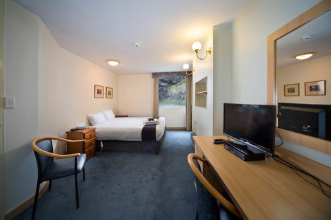 Jenolan Caves House - Tourism Brisbane 6