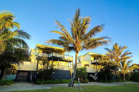 Fraser Island Beach Houses - Tourism Brisbane 0