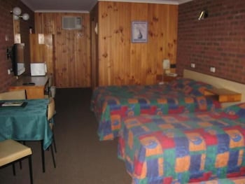 Country Roads Motor Inn Narrandera - Tourism Brisbane 6