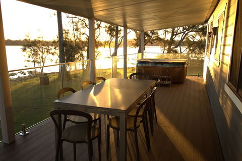 Dungowan Waterfront Apartments - Brisbane Tourism 4