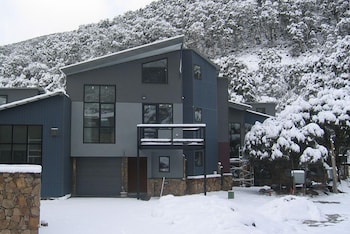 Snowstream 4 - Brisbane Tourism 0