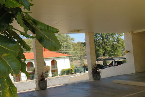 Bishops Lodge Narrandera - Tourism Brisbane 1