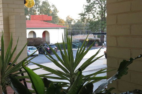 Bishops Lodge Narrandera - Tourism Brisbane 3