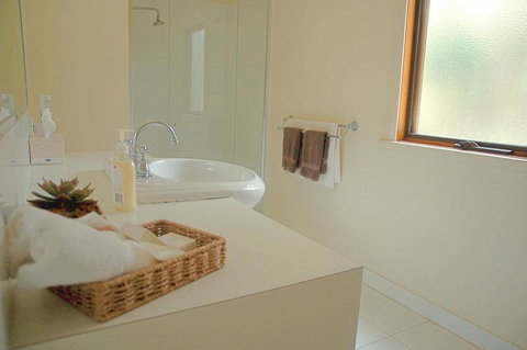 Cedarwood Cottage - Brisbane Tourism 1