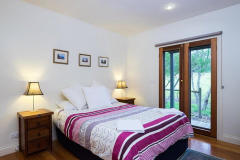 Cedarwood Cottage - Brisbane Tourism 6