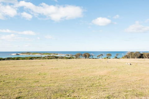 Beach Break Bicheno - Tourism Brisbane 0