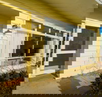 The 50's Beach House - Brisbane Tourism