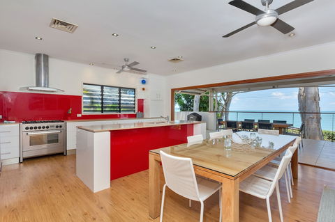 Seascape Luxury Beachfront Holiday House - Tourism Brisbane 2