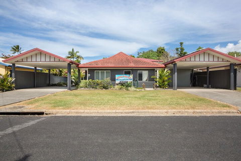 Kurrimine Beach Huts - Tourism Brisbane 3