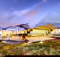 Cloudy Bay Beach House - Brisbane 4u