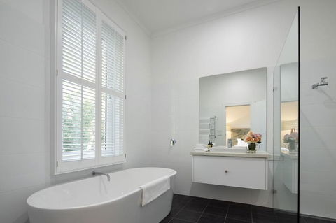 The Cottage At Bolobek - Brisbane Tourism 1
