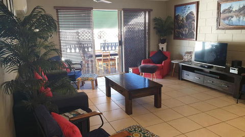 A City Retreat 2BR Apartment Reid Park Townsville - Tourism Brisbane 5