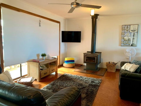 Fareview Beach House - Tourism Brisbane 1