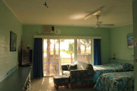 Inverloch Motel - Brisbane Tourism 3