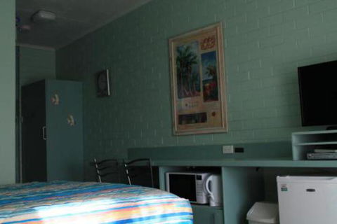 Inverloch Motel - Brisbane Tourism 4