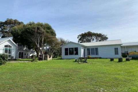 Surfside Backpacker - Tourism Brisbane 0